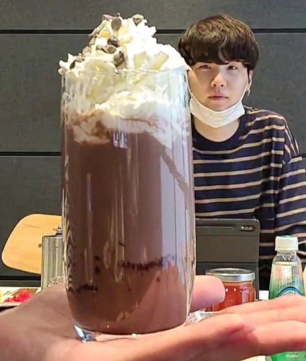 taytanniess's tweet photo. dont forget that yoongi is just exactly 1 milkshake tall https://t.co/wDt1DtljLX