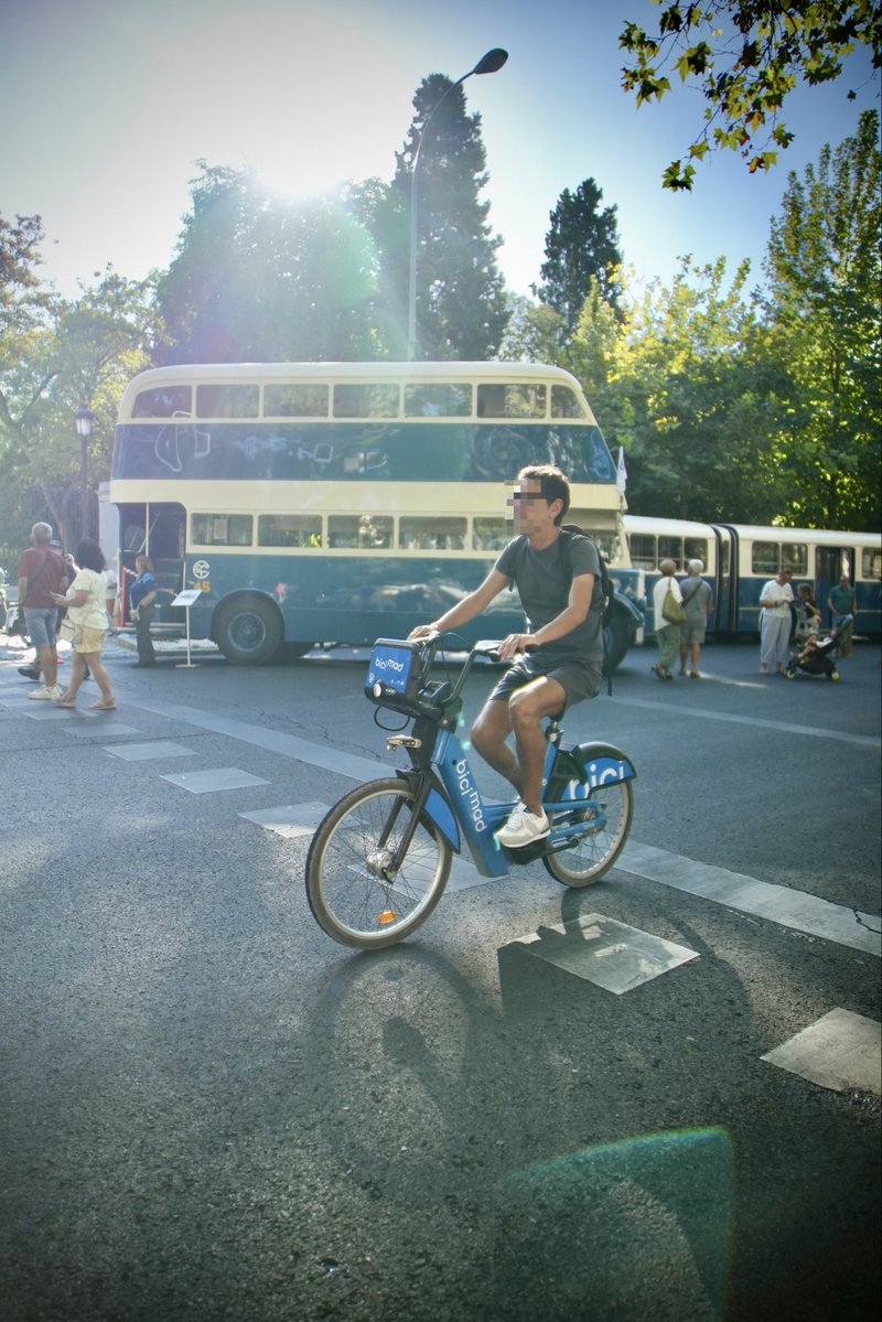 bicimad's tweet photo. ☀️😎Hace un día estupendo para venir en #bicimad a la #FiestaDeLaMovilidad, ¿no crees?

📍 En el paseo del Prado
🕧 Hasta las 18h. https://t.co/IluHIb3vy6