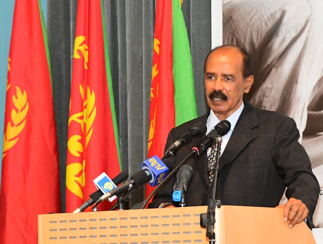 eriswiss's tweet photo. ቃል ፕረዚደንት ኢሳይያስ ኣፈወርቂ ኣብ መኽፈቲ ሲፖዝዩም ዝኽሪ ወርቃዊ እዮቤልዩ ምምስራት ቤት-ትምህርቲ ሰውራ

እዚ ሎሚ ድሕሪ 50 ዓመታት ዝዝከር ዘሎ ኣጋጣሚ፡ ሓድሽ ምህዞ የብሉን።
ቅድሚ 50 ዓመታት ጥራይ ዘይኰነ፡ ቅድሚኡ ዝነበረ ናይዛ ሃገር ሓይሊ’ውን፡ ሃብቲ ሰብ’ዩ። ናይ ሰብ ሃብትን ሓይልን ዝራባሕ ከኣ፡ ብፍልጠት፡ ትምህርትን ተመክሮ ስራሕን’ዩ። ሎሚ ኸኣ፡ ነዚ ሓድሽ ምዕራፍ ንኸፍቶ ዘሎና፡ መቐጸልታ ናይ’ቲ ዝተመስረተ ናይ 50 ዓመታት ዝኽሪ’ዩ።
በዚ ኣጋጣሚ፡ ንዅሉ ህዝቢ ኤርትራን ንዅሎም ፈተውቲ ህዝቢ ኤርትራን እንቋዕ ኣብ’ዚ ኣብጸሓና።
ካብ’ዚ ንቕድሚት ኣብ’ዘን ሓጸርቲ ዓመታት ጥራይ እቲ እንደልዮ ክንበጽሕ፡ እቲ ዝዕንቅፈና ክንኣሊ፣ ልዕሊ ኵሉ ከኣ ከነረጋግጽ ምእንቲ፡ ሓይሊ ሃብቲ ናይዛ ሃገር ካብ ህዝቢ ብህዝቡ፣ መራብሒኡ ትምህርትን ፍልጠትን ስራሕን ስለዝዀነ፡ ኣብ’ዚ ምትኳር ከድሊ’ዩ።
የቐንየለይ።