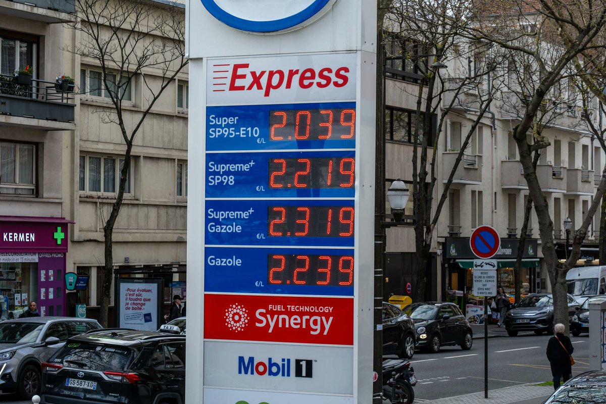 CerfiaFR's tweet photo. 🇫🇷⛽️❓ QUESTION | Comment la flambée des prix des carburants a-t-elle changé votre quotidien ? Cette hausse a-t-elle des conséquences directes sur votre activité professionnelle ? Combien dépensez-vous désormais chaque mois pour faire le plein ? https://t.co/jhIRFJnLhc