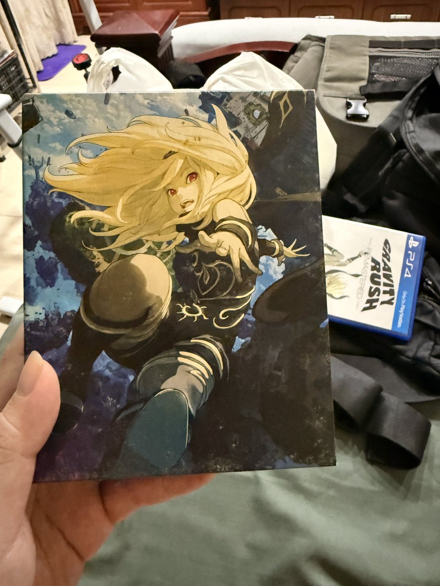 TranPhu60935276's tweet photo. Sometimes I forget how special the have the special edition of your favorite games. The first time I ordered and received #GravityRush2 is so memorable. Watched a anime then jump right into the amazing journey of Kat, hear the music theme the first time. Well, time flies so fast. https://t.co/pzZeDVvlKF