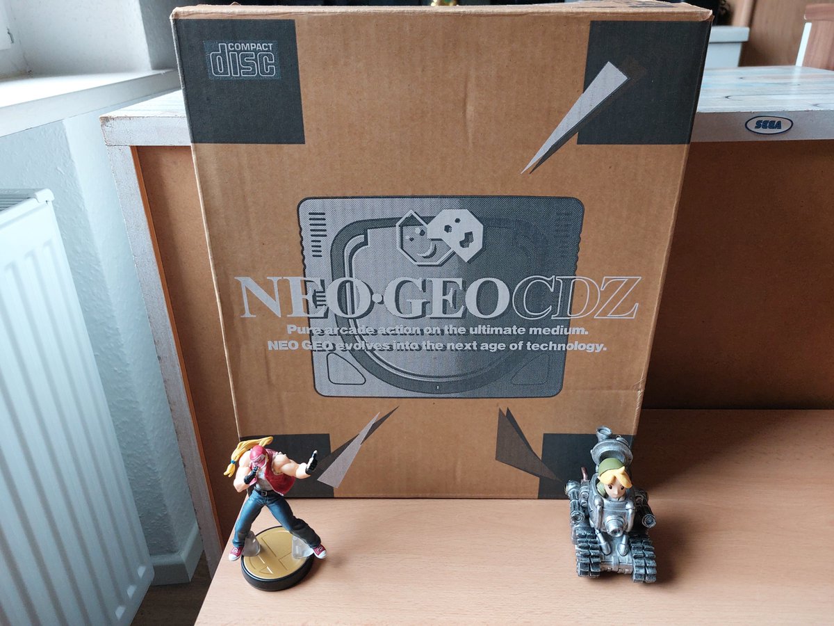 nuclearnightmar's tweet photo. Schönen #SNKsunday euch allen!
Das Neo Geo CDZ ist eine nur in Japan erschienene Version des Neo Geo CD mit schnelleren Ladezeiten.
Ich besitze es im Komplettzustand mit übereinstimmender Seriennummer ❤️
#retrogaming #importgaming #neogeocdz #NEOGEO https://t.co/sEacH4XF27