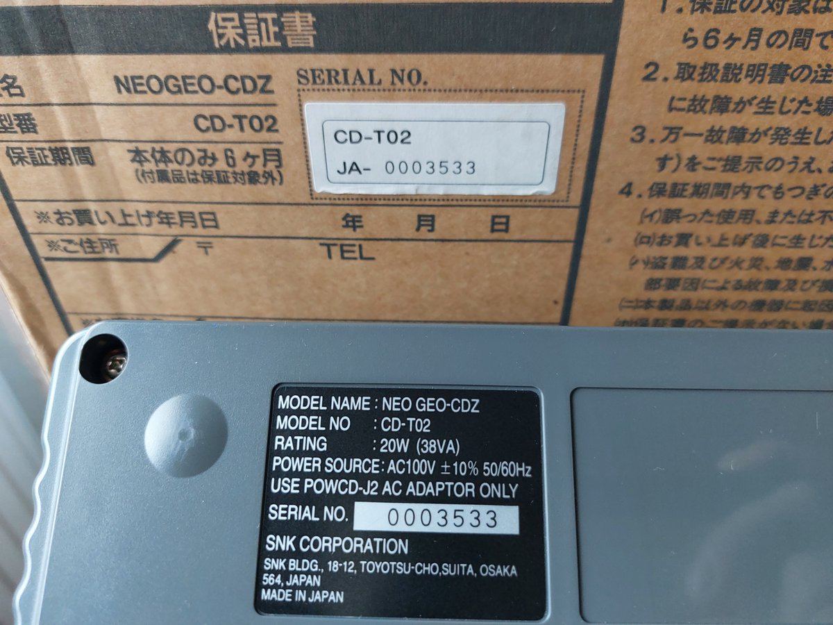 nuclearnightmar's tweet photo. Schönen #SNKsunday euch allen!
Das Neo Geo CDZ ist eine nur in Japan erschienene Version des Neo Geo CD mit schnelleren Ladezeiten.
Ich besitze es im Komplettzustand mit übereinstimmender Seriennummer ❤️
#retrogaming #importgaming #neogeocdz #NEOGEO https://t.co/sEacH4XF27