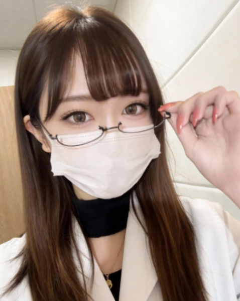 KrageMichael's tweet photo. 42歳実家暮らしのおばさんって嫌ですか？

一応女医です🥺 https://t.co/nuGaoDOh8N