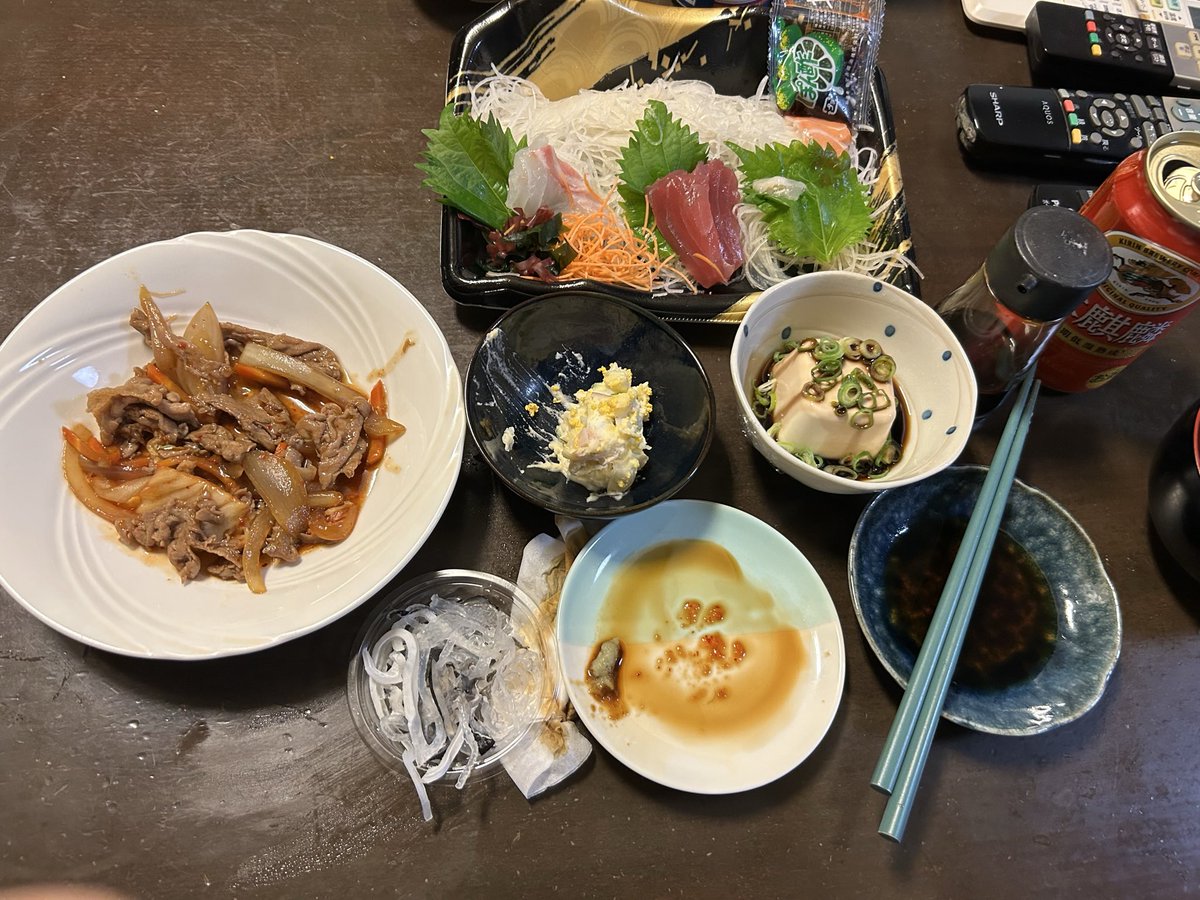 yatuetaka's tweet photo. お疲れさん🙇‍♂️🙋‍♂️ギラヴァンツ北九州⚽️勝った😄笑点ドスコイ相撲サザエさんジャイケン🤭乾杯🍻😋🥂スポーツの秋🤭
水泳🏊‍♀️の鈴木聡美さん🏊‍♀️🏊‍♂️🏊‍♂️🏊‍♀️は
スゴイ👍アッパレ🤭乾杯🍻😋🥂
ジャイケンは負け〜ホークス負け〜🤭 https://t.co/aRPscHXL6q