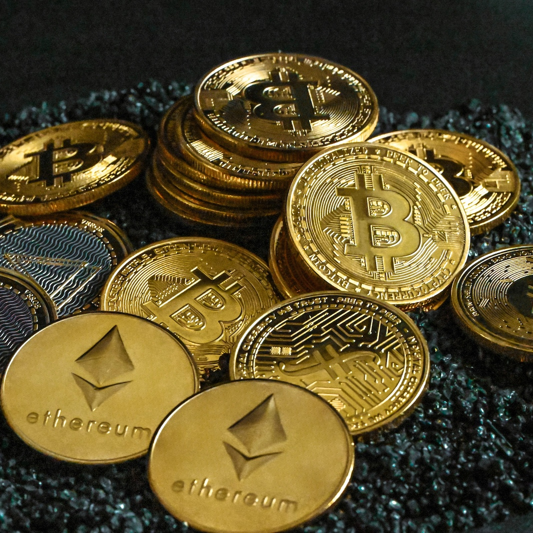 CoinMarketCap's tweet photo. LATEST: ⚡ a16z crypto's Chris Dixon says "it feels like we're in the most accelerationist moment in my career," pointing to developments in crypto and AI. https://t.co/wu4oCJnLrD