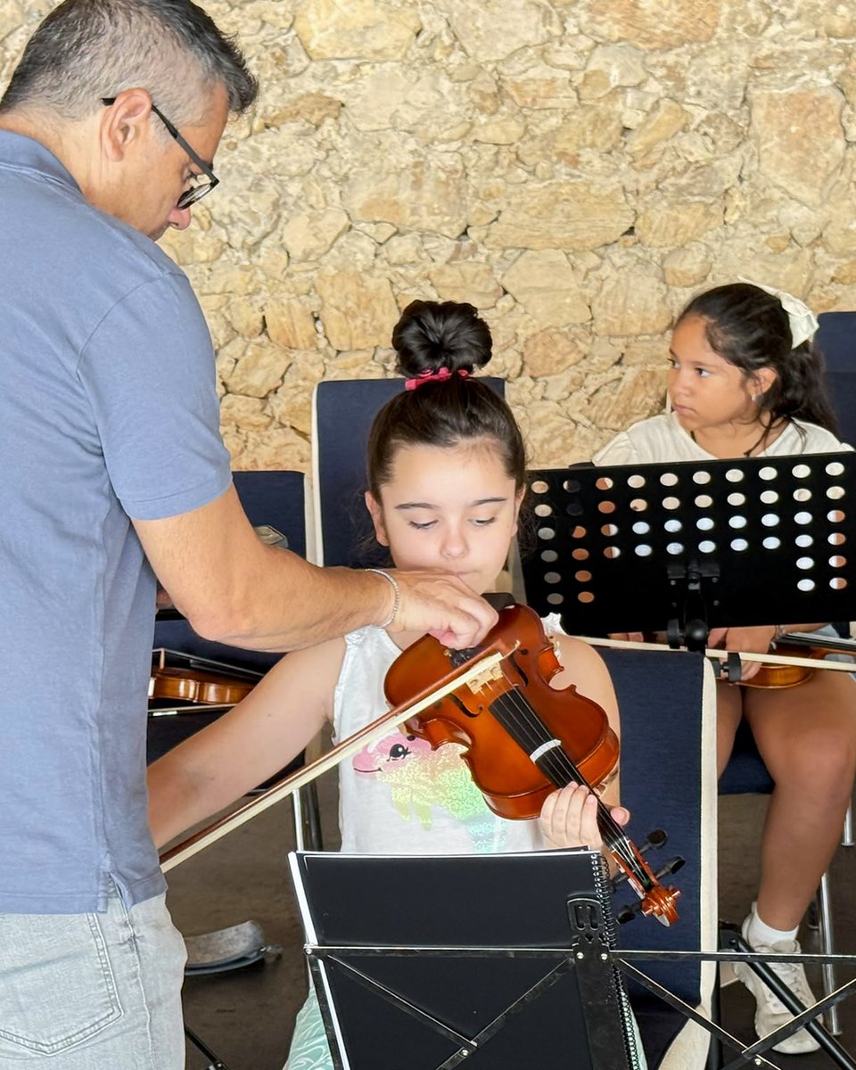 FundacionOex's tweet photo. La cultura es esencialmente herencia y ese legado preferimos transferirlo desde bien temprano. Hoy comienza un nuevo curso de Afinando con la mejor receta que conocemos: aprendizaje, valores sociales, cultura compartida e ilusión. https://t.co/18SmMegzry