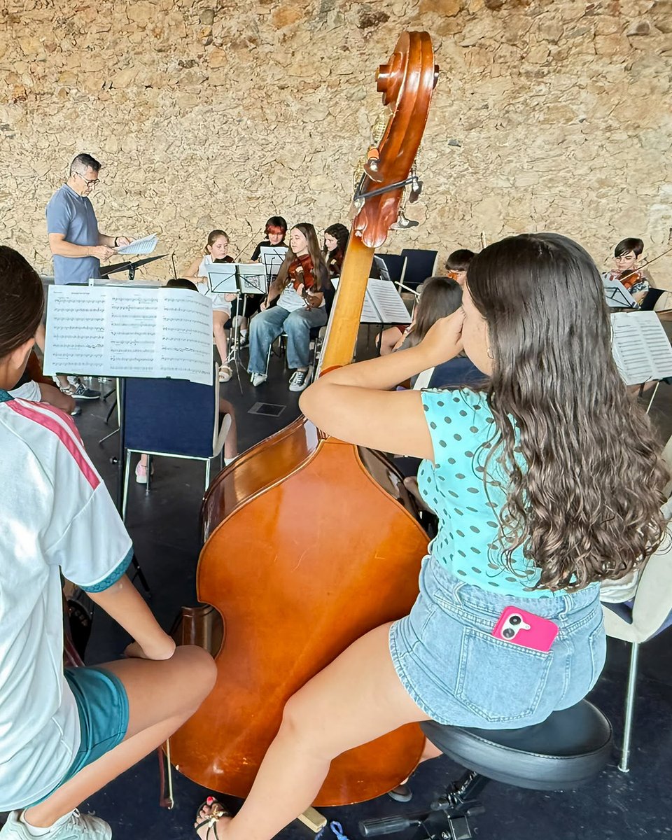 FundacionOex's tweet photo. La cultura es esencialmente herencia y ese legado preferimos transferirlo desde bien temprano. Hoy comienza un nuevo curso de Afinando con la mejor receta que conocemos: aprendizaje, valores sociales, cultura compartida e ilusión. https://t.co/18SmMegzry
