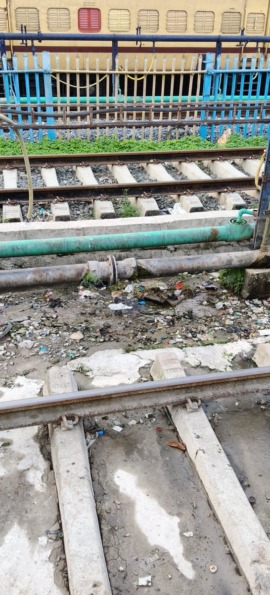 secretshashi's tweet photo. @RailwaySeva @ECRlyHJP @RailMinIndia continuously water leakage in pipeline at patna junction platform no 2. Please fix this. Save water. https://t.co/BN31lTJcuQ