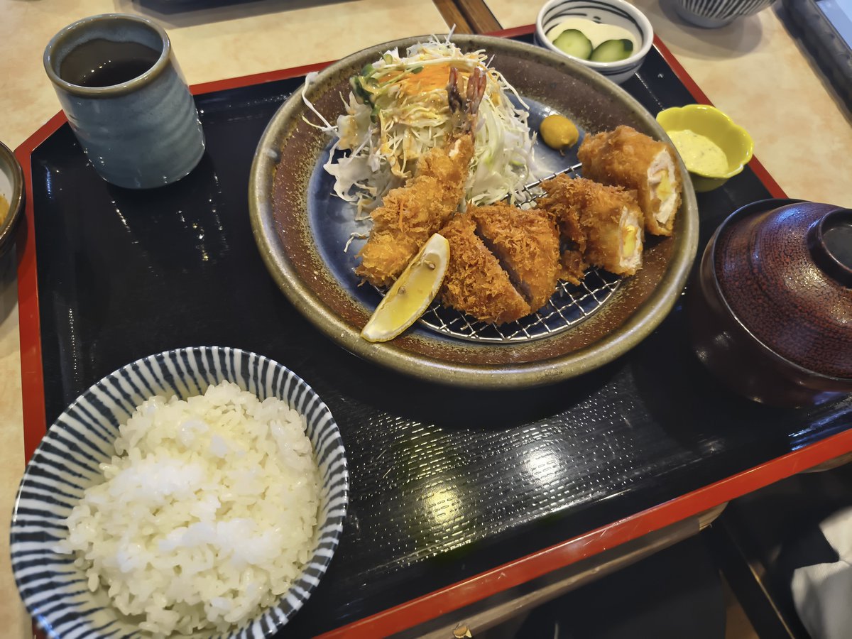 GO64186255's tweet photo. ここ2日間ののデブ活🐷

「インドレストラン さくら」
初めて行ったんやけど、
このボリュームで1300円なら安い

 #インドレストランさくら
 #カツ陣
 #山金 https://t.co/ySJarsJNPQ