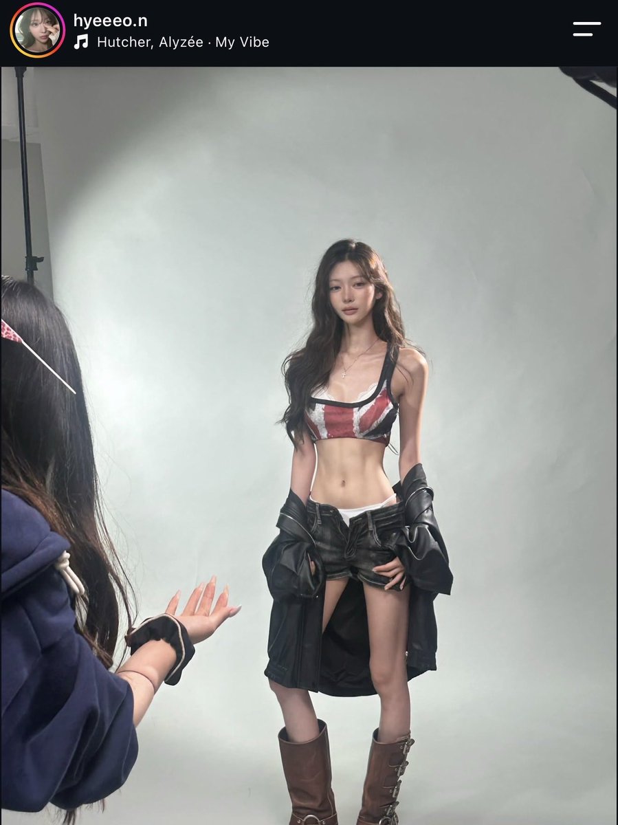 haneull002's tweet photo. 細いけど筋肉もあるこういう体型が理想(ᐡ! - !  ᐡ)今のわたしのダイエットのモチベの女の子🎀 https://t.co/3DnlytjOMh