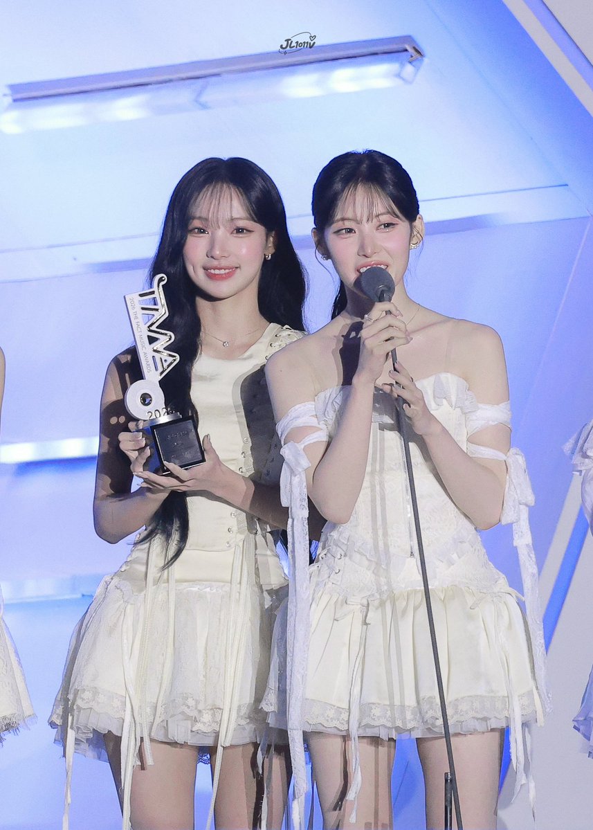 JL1011V's tweet photo. 260919 TMA

#리센느 #리브 #원이
#RESCENE #LIV #WONI https://t.co/0Po268rdYb