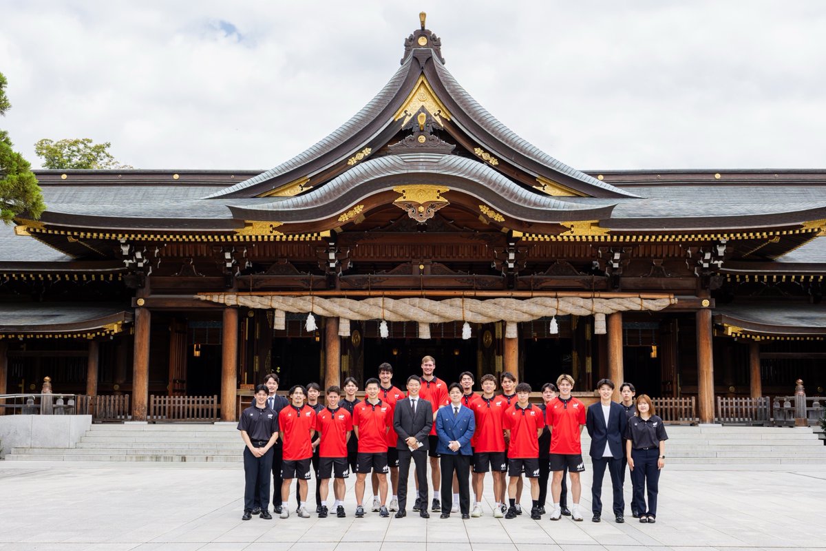 wolgashonan's tweet photo. 《必勝祈願 実施のご報告》

9月2日(水)に寒川神社にて、必勝祈願を執り行いました。

新たなシーズンへの決意を胸に、チームの飛躍と勝利を祈願。
選手・スタッフ一同、気持ちをひとつに開幕へ向けて準備を進めてまいります。

「ウォルガ湘南」として迎える、最初のシーズン。

2026-27シーズンも、応援よろしくお願いいたします。

#ウォルガ湘南