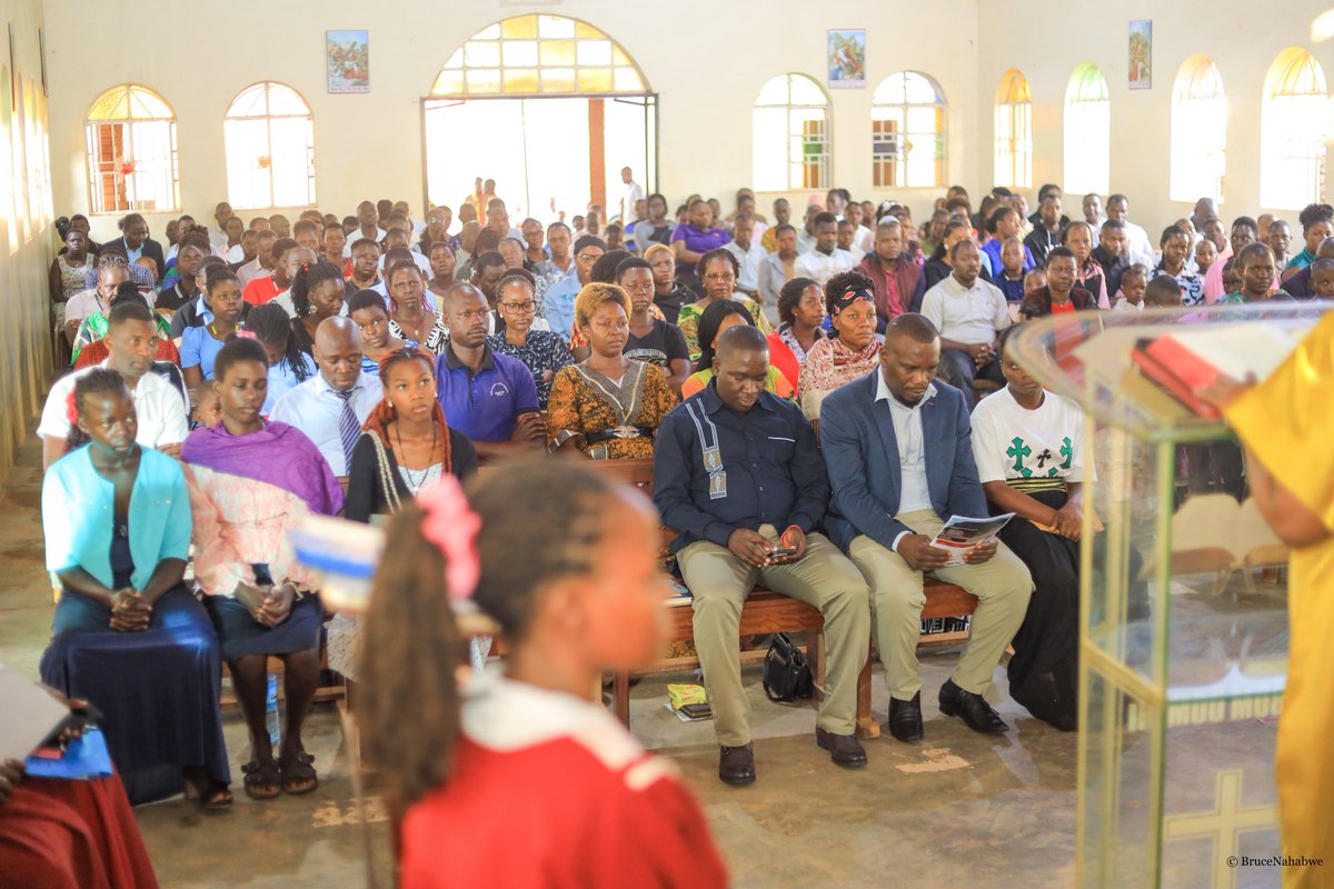 brucenahabwe1's tweet photo. PHOTOS: Hon. @GeorgeMusisi4 joined the faithful at St. Charles Lwanga, Catholic church, Kirinya Parish for today’s mass. He also made a contribution towards the construction of the church. https://t.co/iiIxnJSkYH