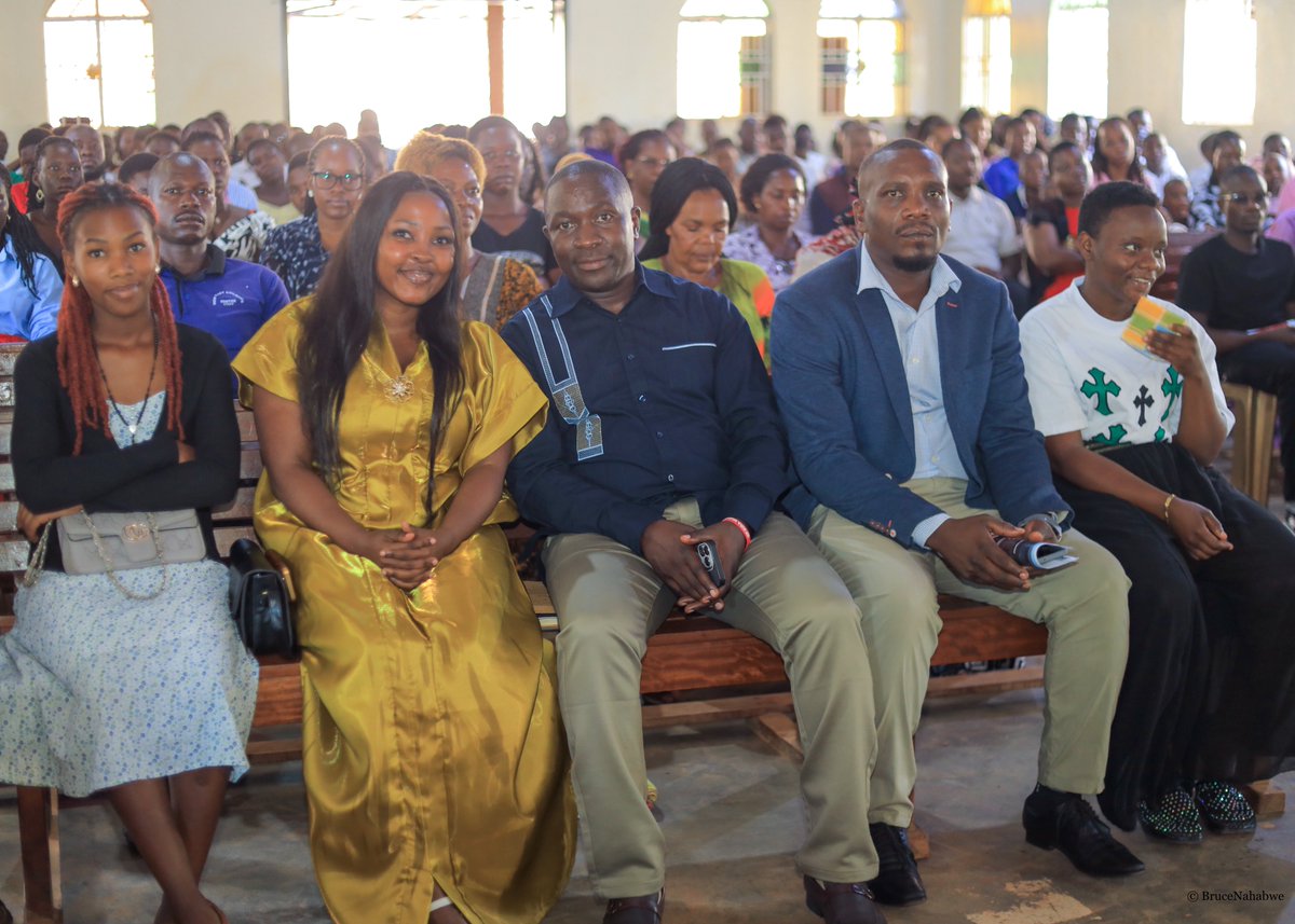 brucenahabwe1's tweet photo. PHOTOS: Hon. @GeorgeMusisi4 joined the faithful at St. Charles Lwanga, Catholic church, Kirinya Parish for today’s mass. He also made a contribution towards the construction of the church. https://t.co/iiIxnJSkYH
