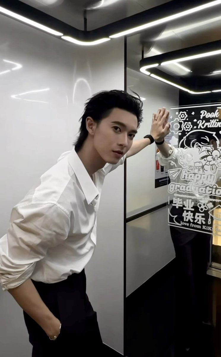 Dinomaieatfish's tweet photo. สามารถกรี๊ดไปถึงดวงจันทร์เลยได้มั้ย ฮีหล่อโฮกจนน้ามตาจะไหล แบบ 23 ปีลูกชั้นหล่อมากกกยิ่งเรียนจบเหมือนความหล่ออัพเลเวลขี้นไปอีก + มีความหล่อร้าย บ้อกแบ้กจะเป็นม๋าป่าอะฮู้ววว แล้วจริงๆจินะ 🤧 แล้วฮีเดินเก็บโปรเจคเหมือนCEOเดินตรวจงาน ในลิฟต์ก็เอาไม่ลงเด้อความโซฮอตนี้ เชื่อแล้วว่า พี่ตินดิวะ!!! อ้ากกกกก

🫳🏻🐶 #ppoohkt