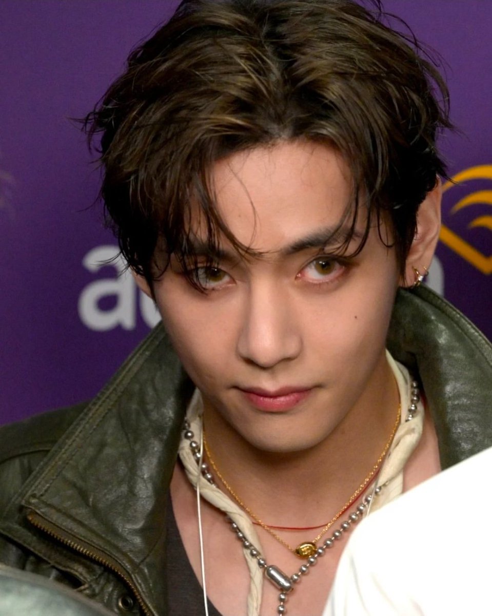 v_hotrends's tweet photo. Media company KVibes with 1,3M followers Instagram new post with Kim Taehyung #BTSV at iHeart Radio Music Festival 2026

🔗https://t.co/mbmR9WSyrj

TAEHYUNG AT IHEART FESTIVAL 
ICONIC SHOWSTOPPER V https://t.co/DH6W4dwALd
