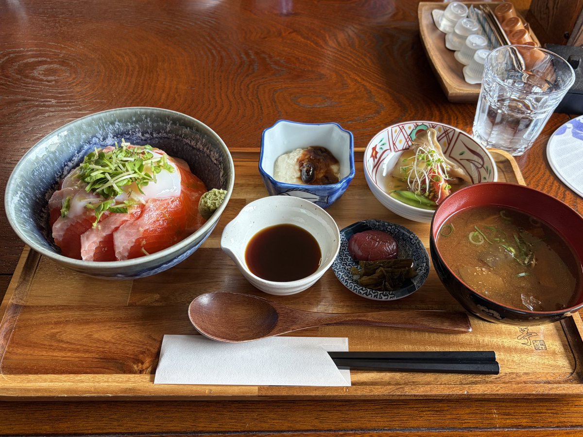 fuefukihina's tweet photo. お昼はかっぱ亭で信州サーモン丼でした。
やっぱり美味しいー！ https://t.co/9ZuGKrkBuT