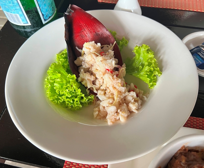 TheDiningFeed's tweet photo. Amazing local dishes with absolutely outstanding staff @ Restaurant M Café @ Mulu Marriott Resort & Spa https://t.co/yBjP9M0hVG #foodiechats #nomnom #yummy #tastydishes #MYY #Borneo #Malaysia @MarriottIntl @MarriottBonvoy @MBonvoyAssist @Marriott https://t.co/blyeq7KfXB