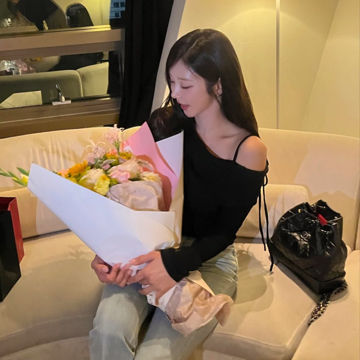 hellobeeni's tweet photo. #⃟beeni 

hellobeeni's instagram post 190926
Caption 2nd photo :
“ 아맞다 그리고 나 어제 생일이었다구우 ”

#⃟이주빈 #⃟LeeJoobeen https://t.co/1qsn6dLj9F