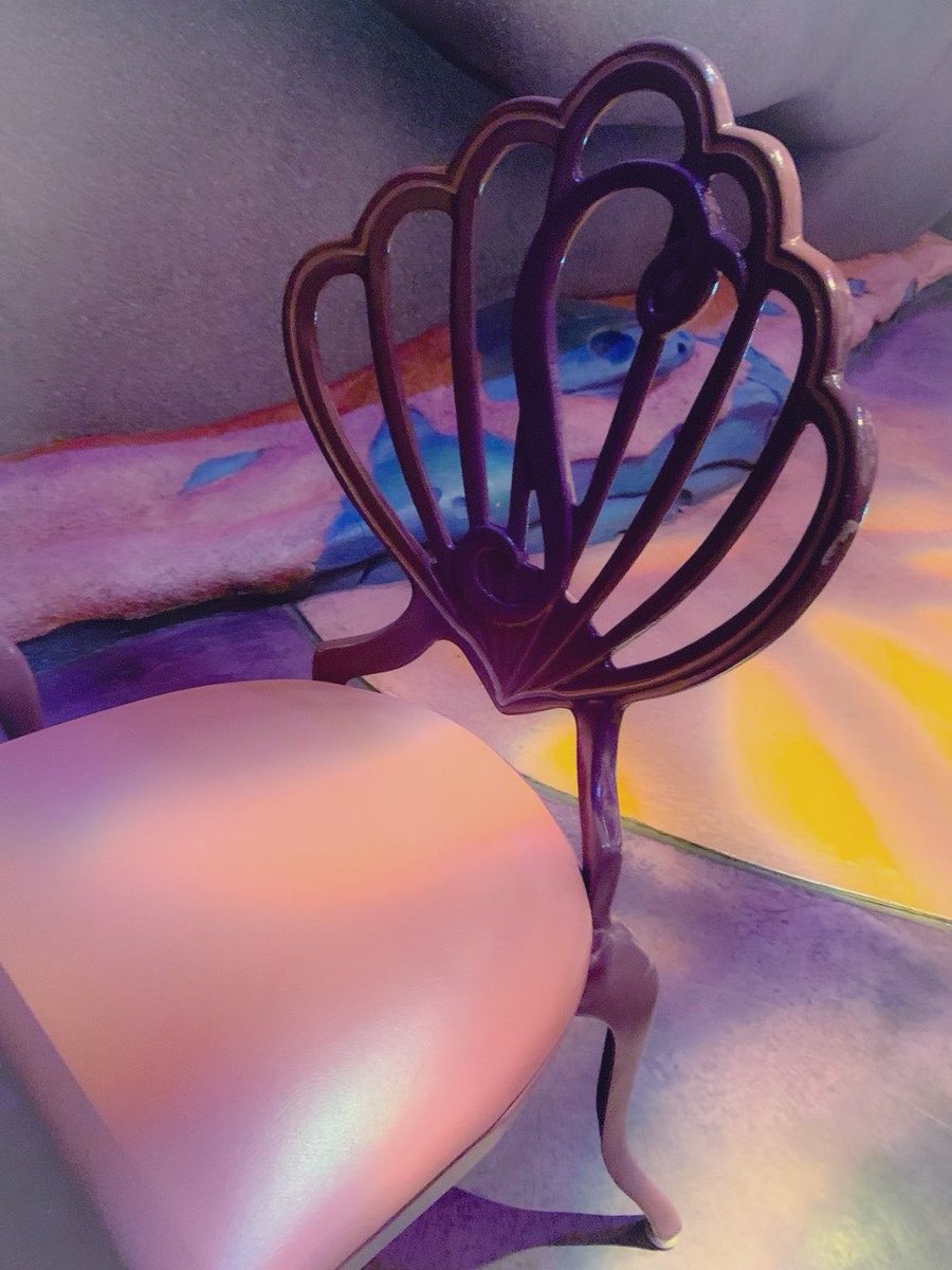 10tendale's tweet photo. ご覧ください、こちら。

＼ジェイドリーチの部屋の椅子です／ https://t.co/lUhesYNrCS