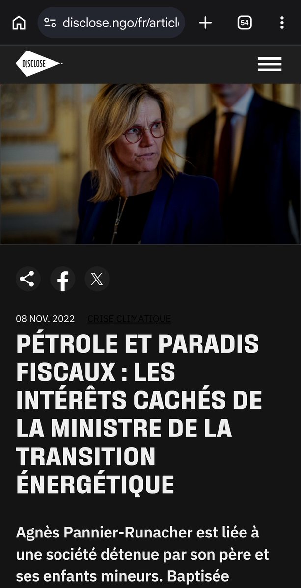 GolanTrevize15's tweet photo. @lelapindufutur Pour être honnête, elle a certainement croisé aussi des Noirs avec lesquels sont papa faisait des deals pour exploiter leur pétrole. 

(C'était des deals très très très clean je pense, au moins autant que leur pétrole... 💰💰💰) https://t.co/tFtOf3cELP
