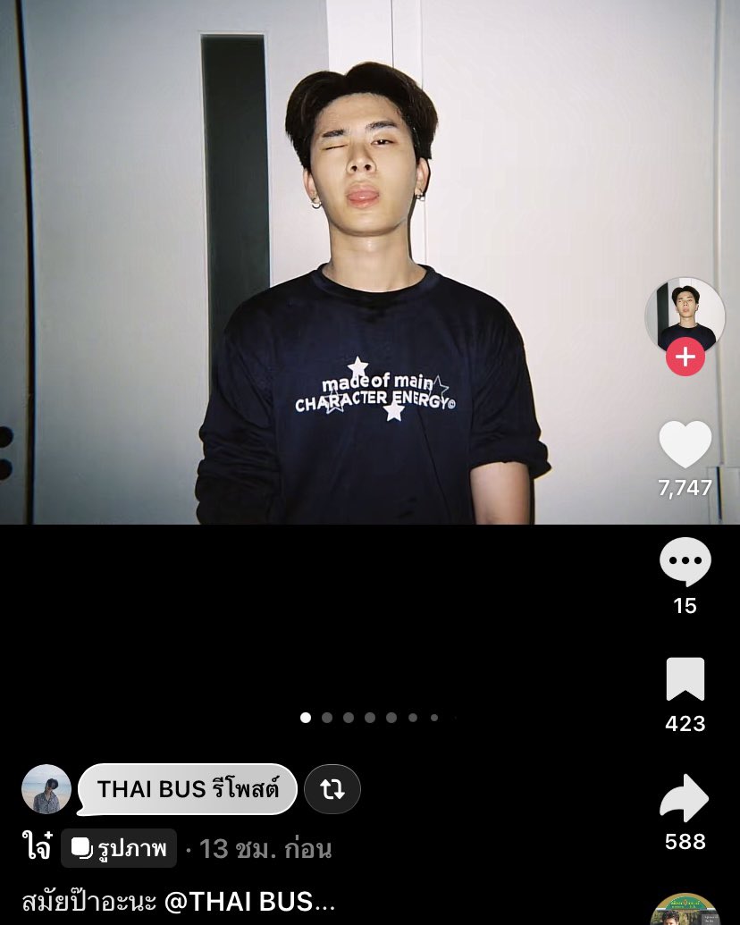kh1ovele's tweet photo. สมัยนั้นคนชอบป๊าแกเยอะมาก แต่ป๊าแกเลือกแม่ https://t.co/FN2IhiU4LA