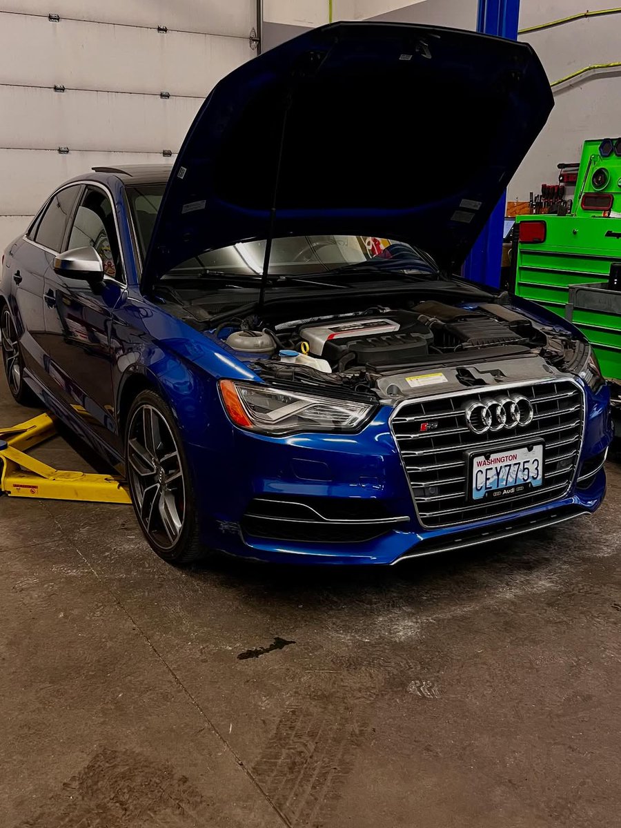 johnperez45721's tweet photo. Maintenance day for the girls: oil change, DSG service, Haldex service, and differential fluid change. Gotta keep them running strong! https://t.co/D5wBRQtcZf