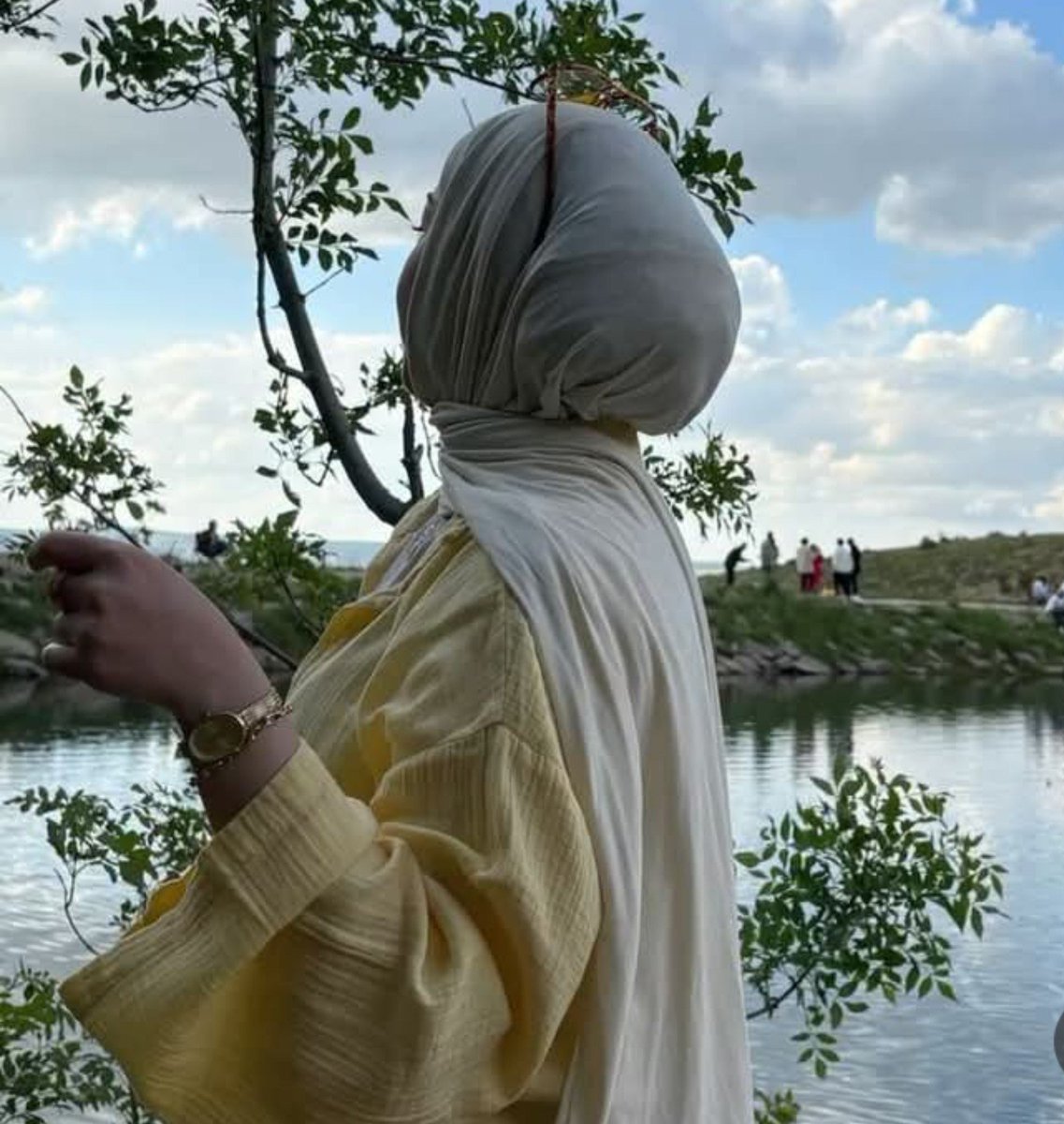 Nefes303585's tweet photo. Bazı sabahlar çayla değil, 
Umutla demlenir.
Bugün gönlünüzde ne varsa
güzelliğe dönüşsün.
Hayırlı sabahlar… 
#Günaydın ☕️💐 https://t.co/Mqe1eAC1dT