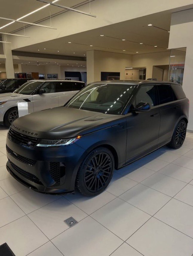 Venosier's tweet photo. Range Rover Sport SV 🖤🖤 https://t.co/Mu36Ans36s