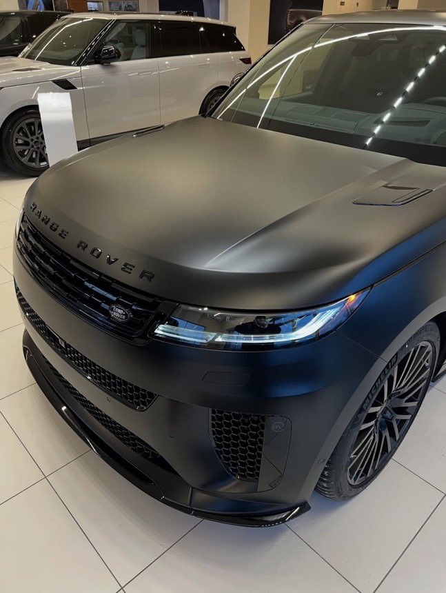 Venosier's tweet photo. Range Rover Sport SV 🖤🖤 https://t.co/Mu36Ans36s