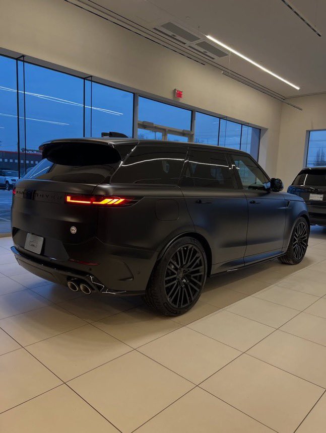 Venosier's tweet photo. Range Rover Sport SV 🖤🖤 https://t.co/Mu36Ans36s