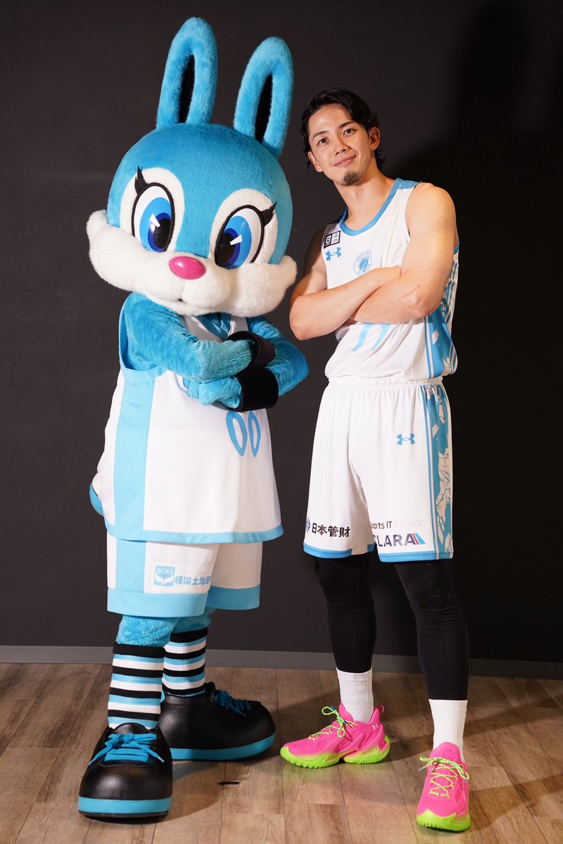 higahiro71's tweet photo. 2026-27 Season!!🐰🩵🩷
今年も沢山シュート決めます!そして、
思いっきり楽しみたいと思います。
昨年以上の大青援を頼みます!
俺らと一緒に闘って下さい!
#ユナイト
#TUBC https://t.co/LAjwkvUx9e