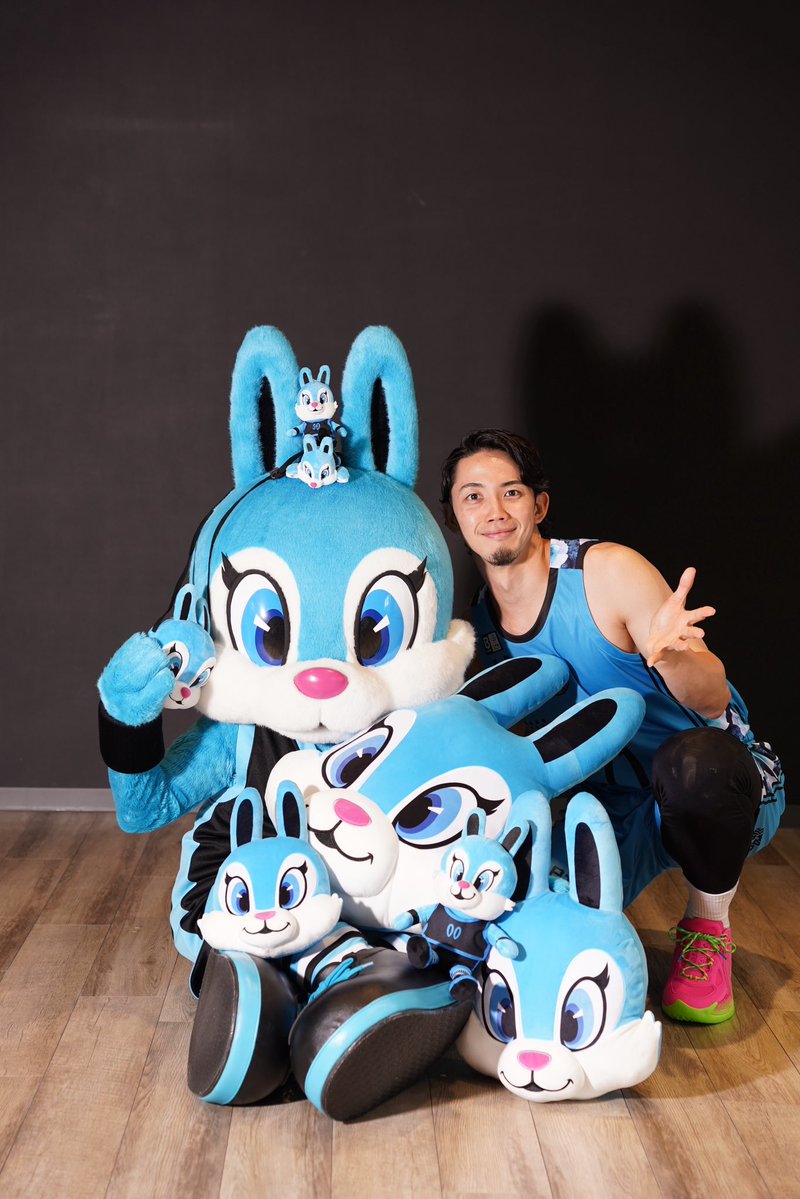 higahiro71's tweet photo. 2026-27 Season!!🐰🩵🩷
今年も沢山シュート決めます!そして、
思いっきり楽しみたいと思います。
昨年以上の大青援を頼みます!
俺らと一緒に闘って下さい!
#ユナイト
#TUBC https://t.co/LAjwkvUx9e