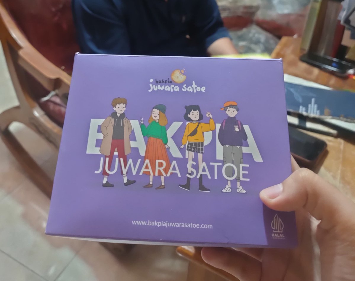 xxxprtw's tweet photo. Ada yang pernah cobain bakpia ini gaa? Bakpia Juwara Satoe. Awalnya iseng beli ternyata seenak itu. Suka bangett, rasanya enak, isinya ga pelit. 1 box isi 15. Beli yang 3box mix durian,keju, dan coklatt✨ https://t.co/Kf4wuXF2VU