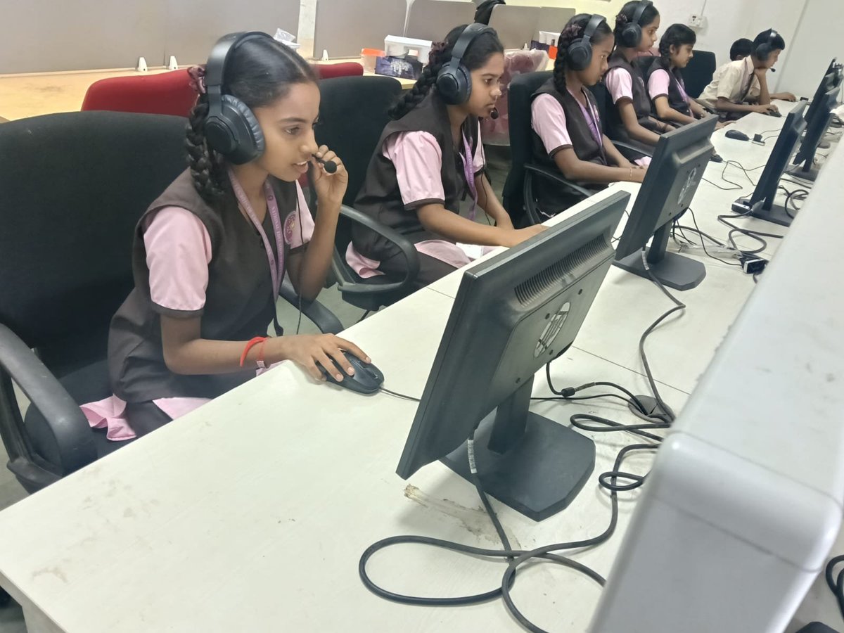 emrsdnh's tweet photo. 🌐 Promoting Multilingualism through the Language Lab

As envisioned in NEP 2020, students of PM SHRI EMRS Shelti are learning English, French and German through the Language Lab, developing communication skills and a global outlook. 🌍 @NESTSHQ https://t.co/D2S9K3KFQ3