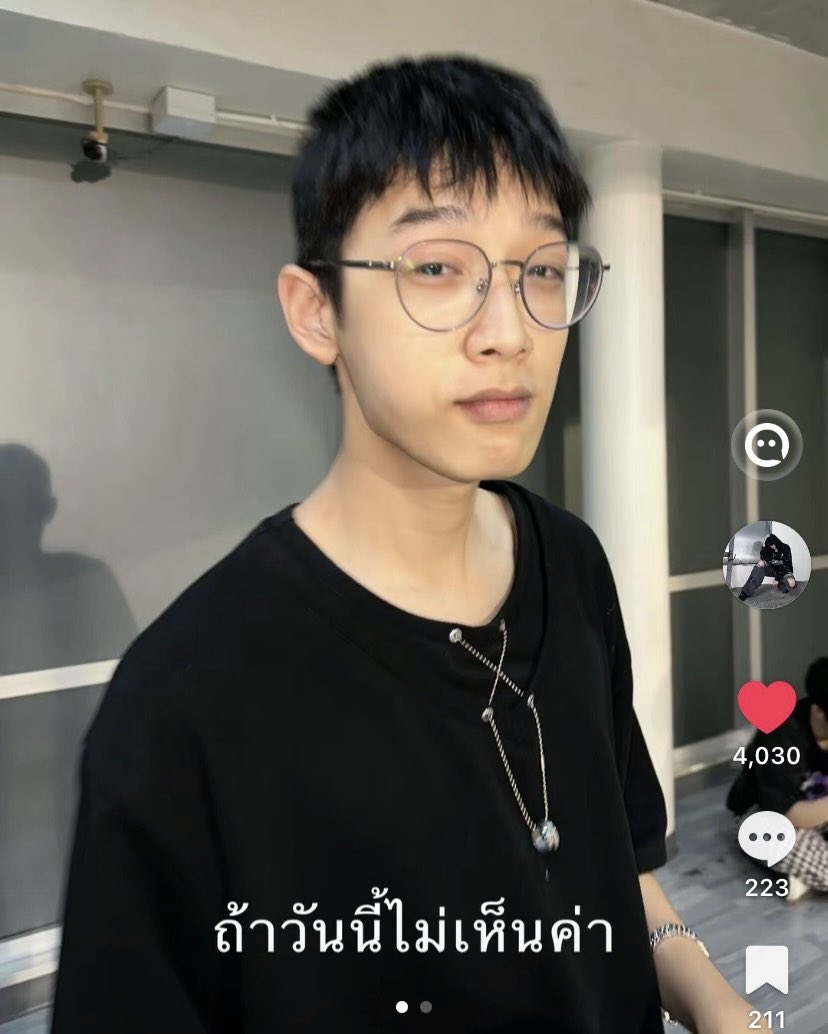 kh1ovele's tweet photo. 1 ชั่วโมงที่แล้วเคะมาลงรูปที่เมะใช้แฮปวันเกิด ใช้แคปชั่น “ ถ้าวันนี้ไม่เห็นค่ากลับมาวันหน้าก็ได้นะ ” ไม่กี่นาทีต่อมาเมะไปนรีโพสต์รูปคู่ แปลดิ๊ 🤣 https://t.co/20x0k90RLe