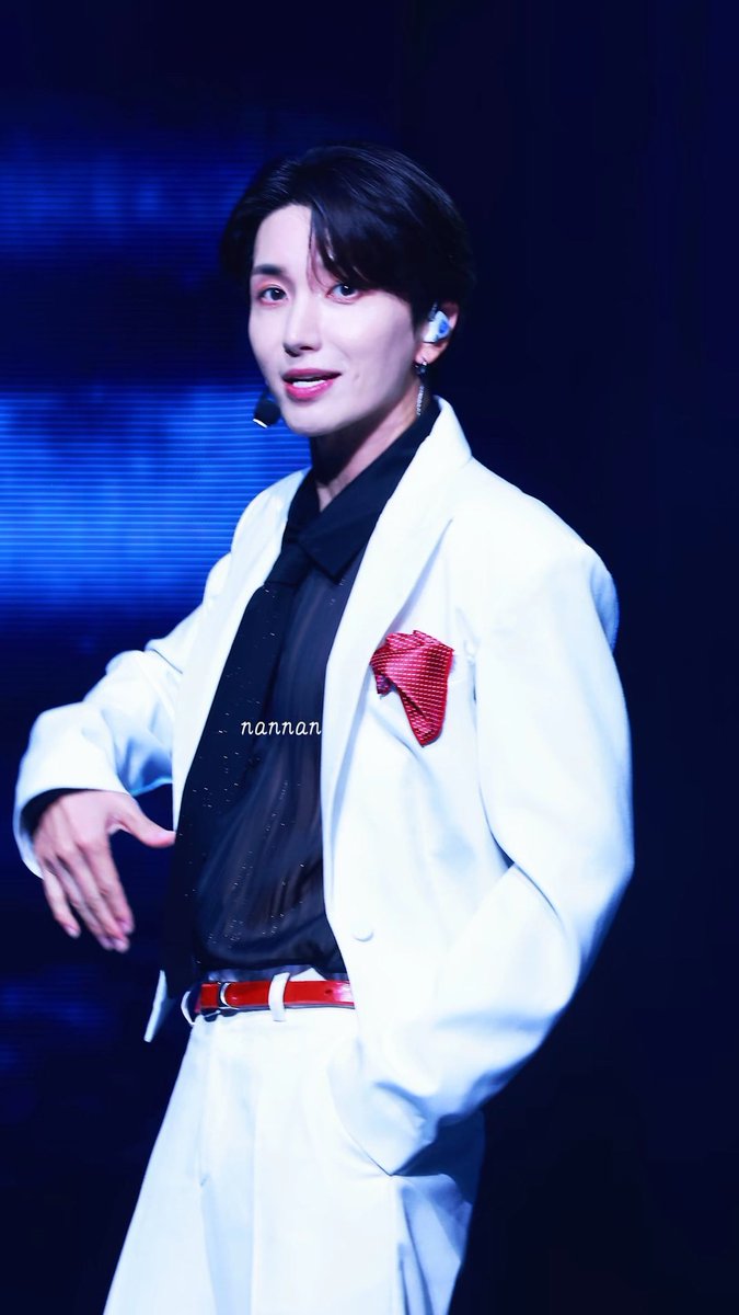 kngynn11's tweet photo. 흰 옷을 입은 훈남은 여전히 더 잘생겼다, 백의의 왕자 #leeteuk
#박정수
#이특
#利特
#朴正洙
#parkjung https://t.co/5K3xdwHige