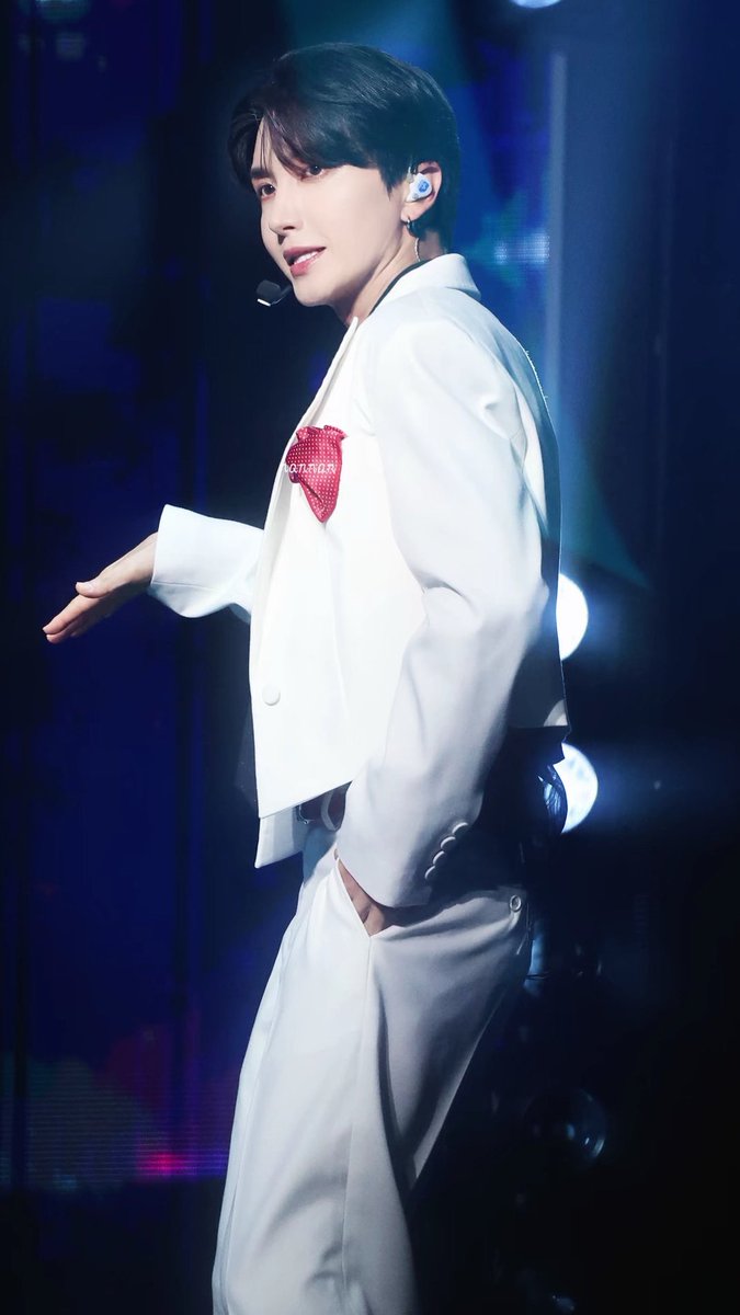 kngynn11's tweet photo. 흰 옷을 입은 훈남은 여전히 더 잘생겼다, 백의의 왕자 #leeteuk
#박정수
#이특
#利特
#朴正洙
#parkjung https://t.co/5K3xdwHige