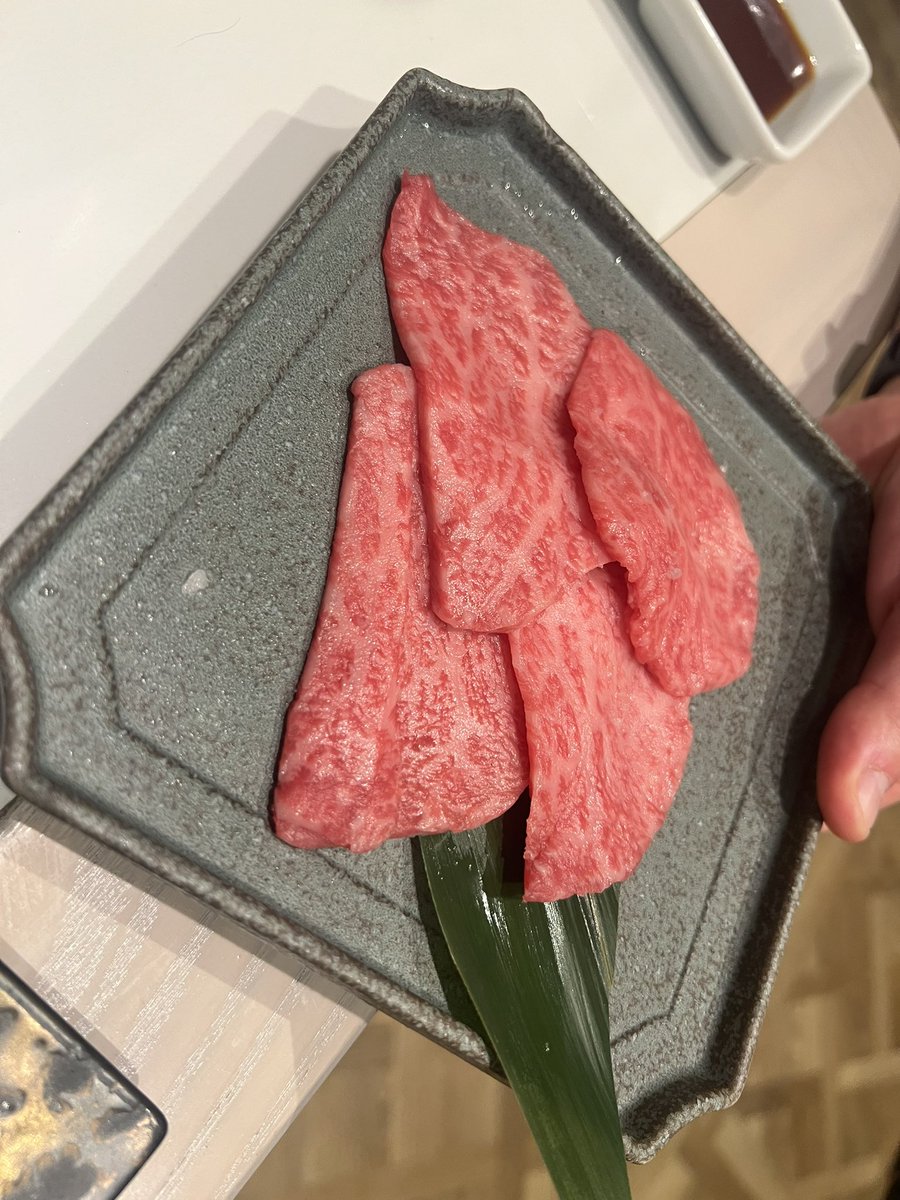 7qzyx_'s tweet photo. 記念日で焼肉連れてってもらった🥩！
初めての溶岩焼肉🦭
全部美味しかった〜〜🎵⭐️ https://t.co/8DYMTlr6Kl