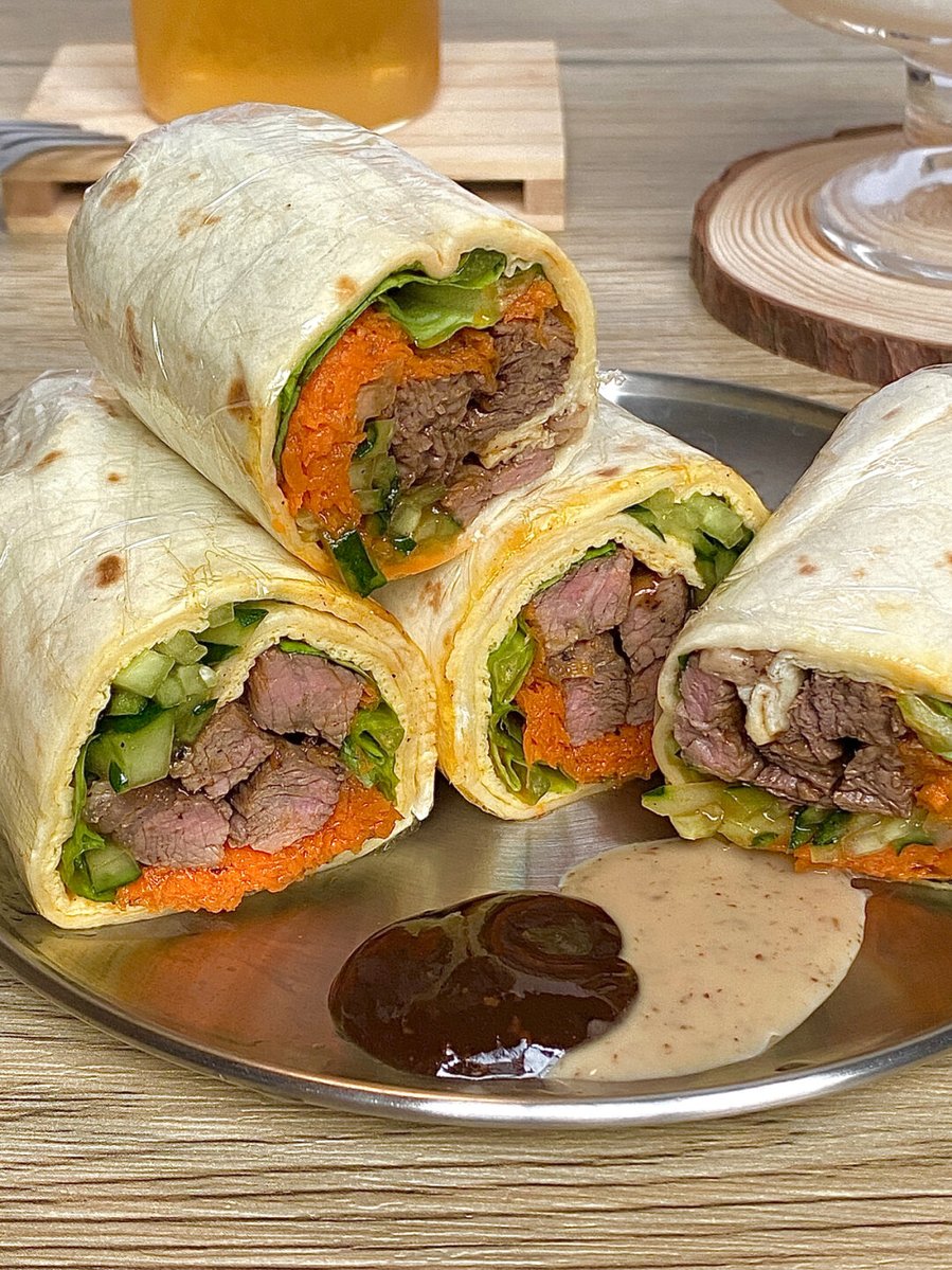 Rioso75386734's tweet photo. Today’s quick u0026 delicious减脂餐？No—today’s quick u0026 delicious low-cal veggie wrap! Loaded with grilled chicken, spinach, and tangy hummus, perfect for keeping you full without the extra calories https://t.co/KTOSDR5Hx1