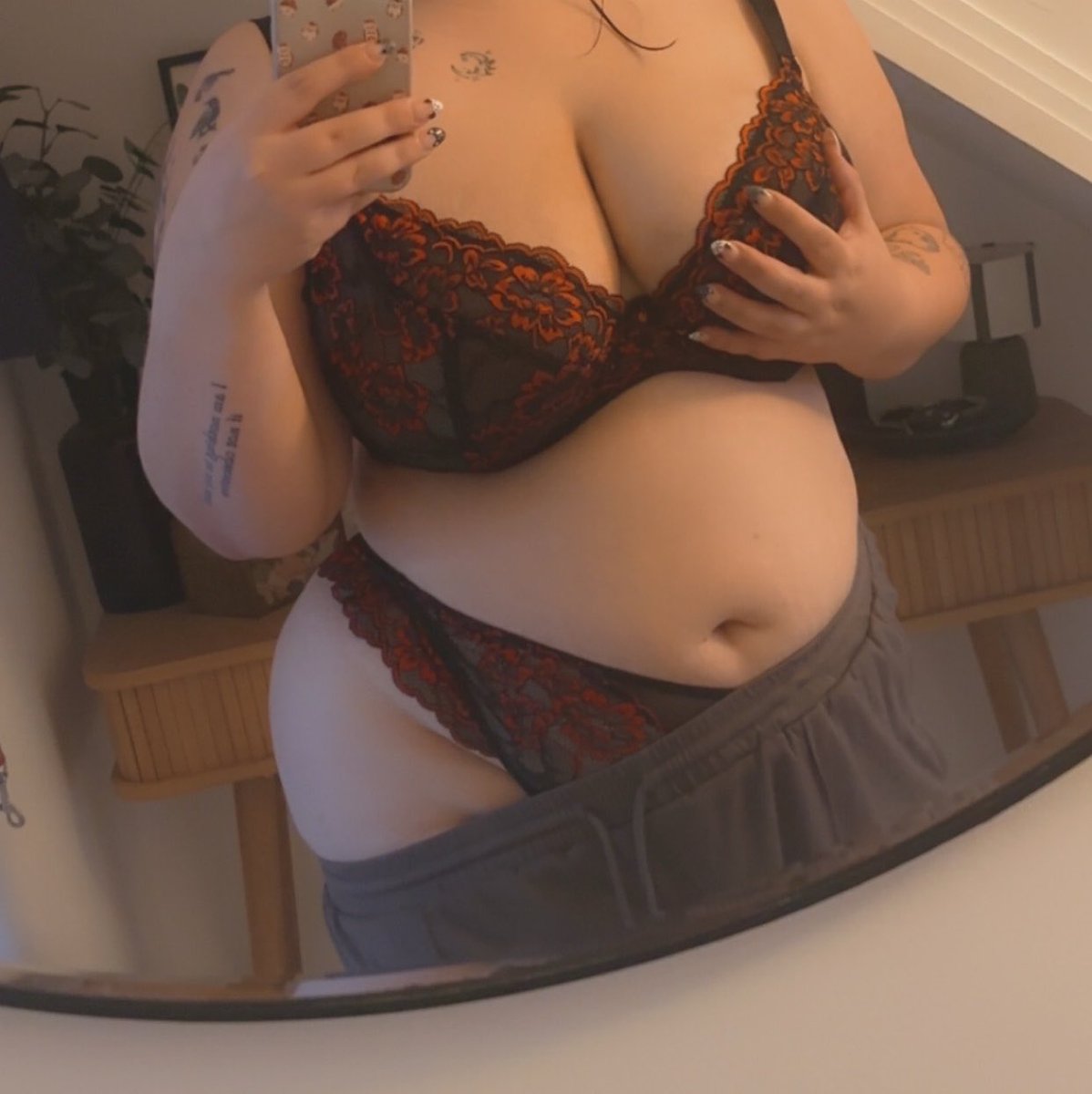 Fvckm3faith's tweet photo. So are we agreed that the red set is the best one? https://t.co/dj8pwR17BR