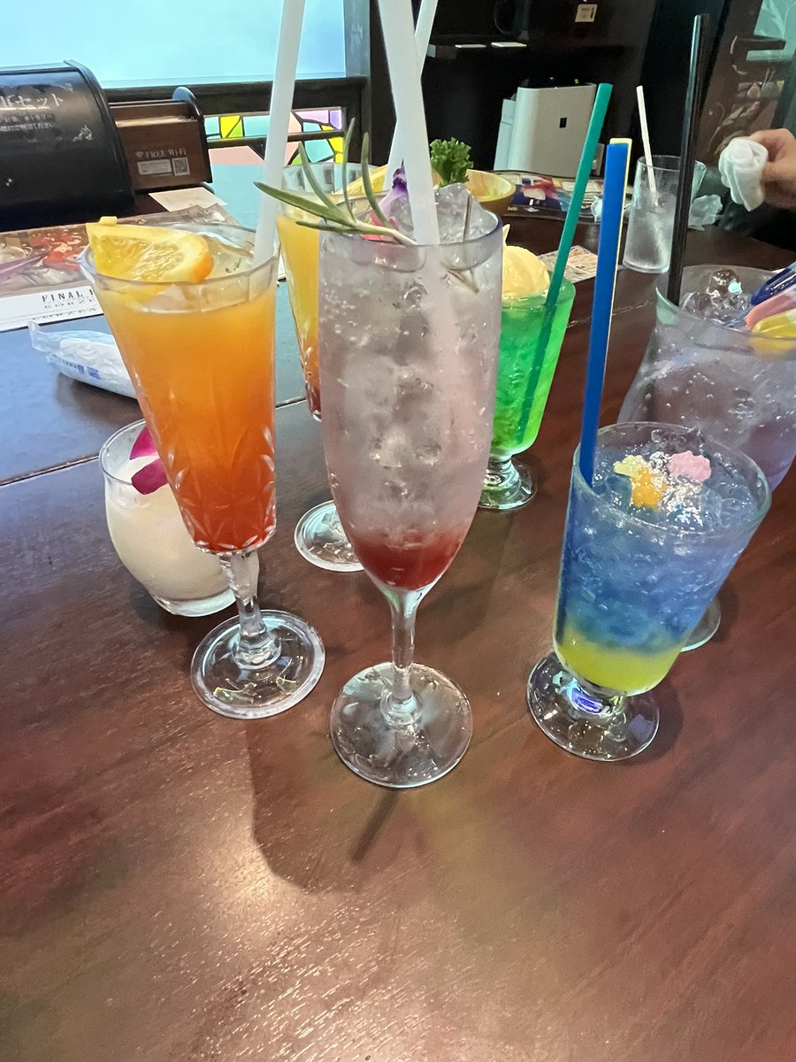 ochomtarosuke's tweet photo. エオカフェ楽しかった〜〜 https://t.co/7Vb7nKD88u