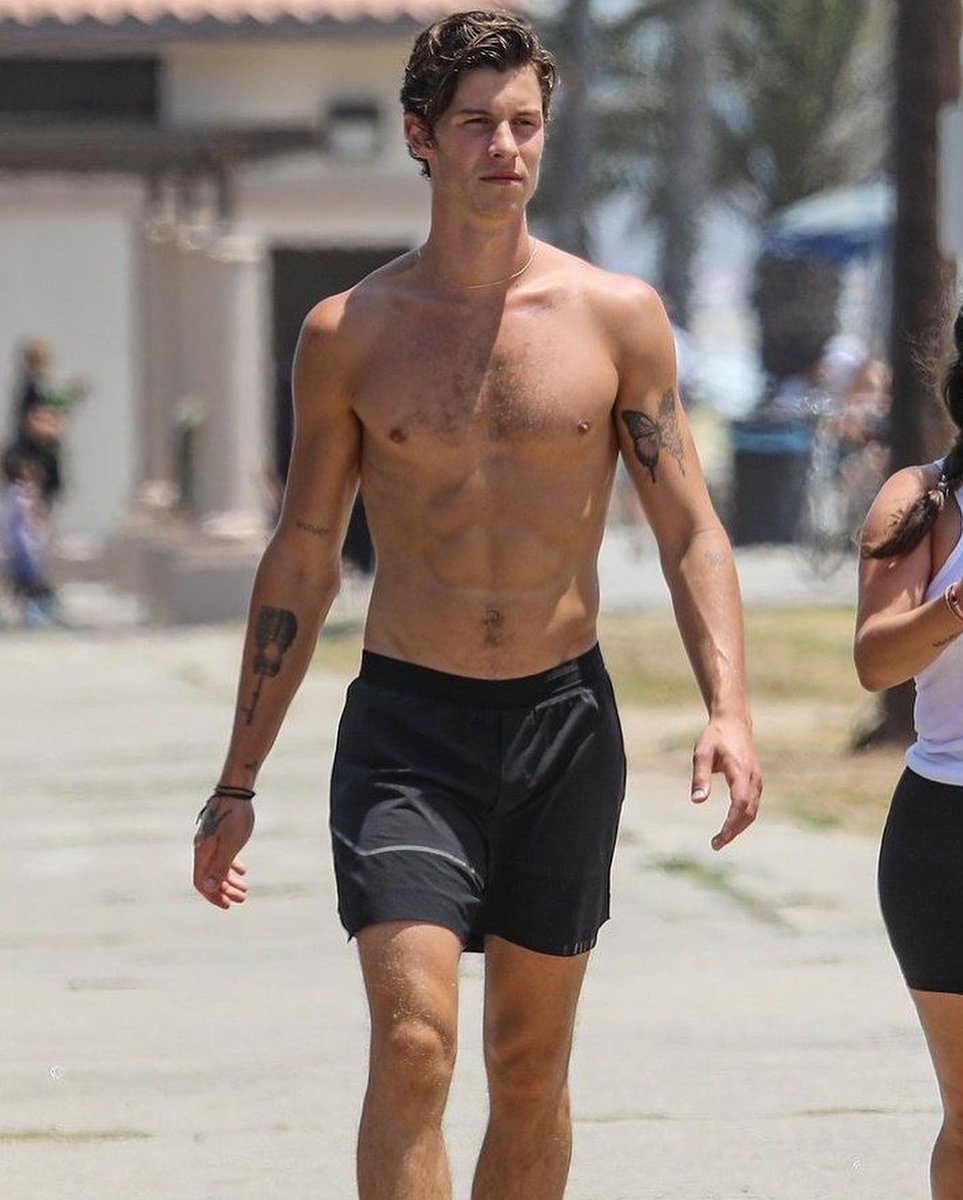 CrimsonHea4rt's tweet photo. Shawn Mendes perfect Greek body! So hot 🌈 https://t.co/t8WMCE8L96