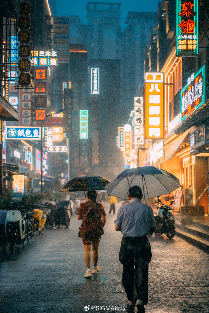 mimib570349's tweet photo. Got lost in the city’s random corner and caught this glowing storefront reflecting the rain—perfect little surprise today. https://t.co/ic2dRL6C6r