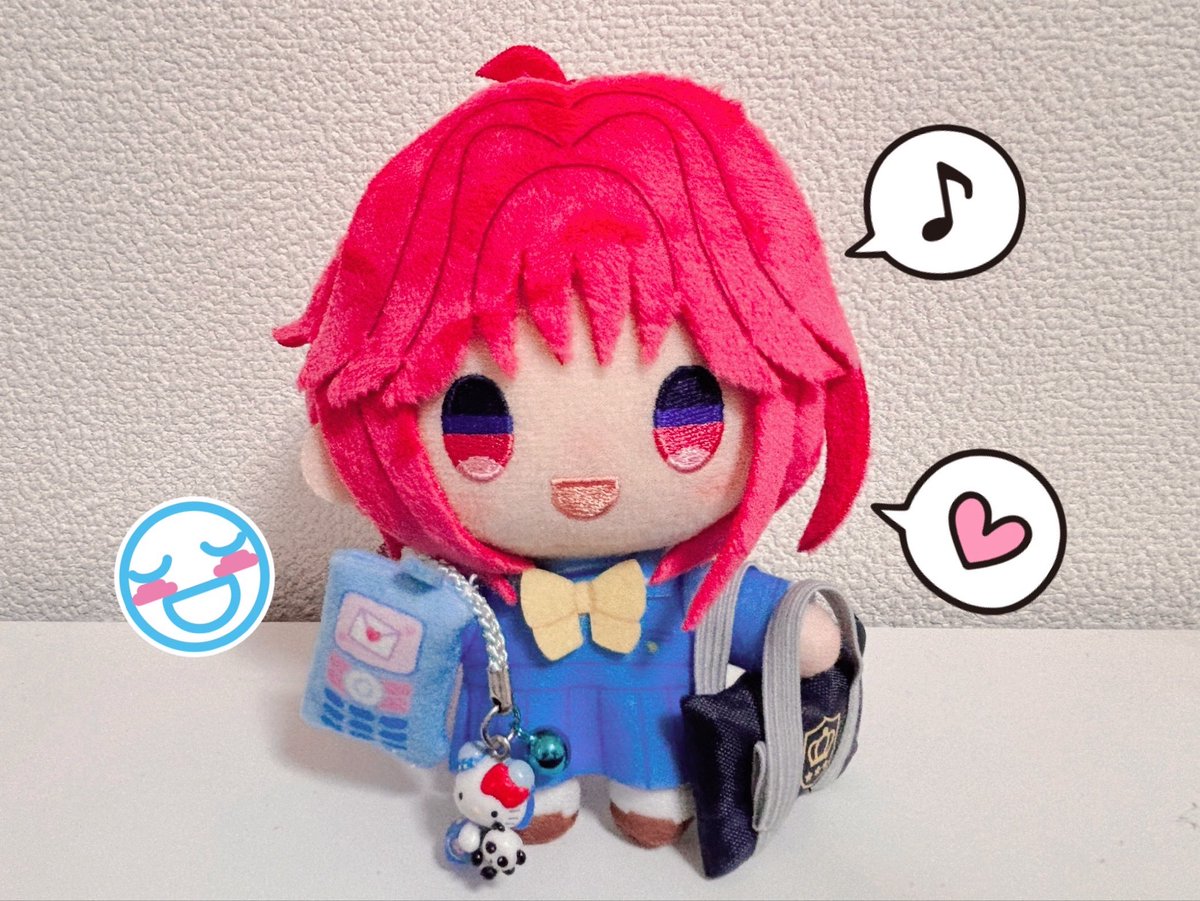 usaguruma's tweet photo. 朝日奈さんにガラケーとスクバ持たせた✨
携帯にはご当地キティストラップ🎀
朝日奈さんも絶対集めてたでしょ https://t.co/2iHXre0qgf