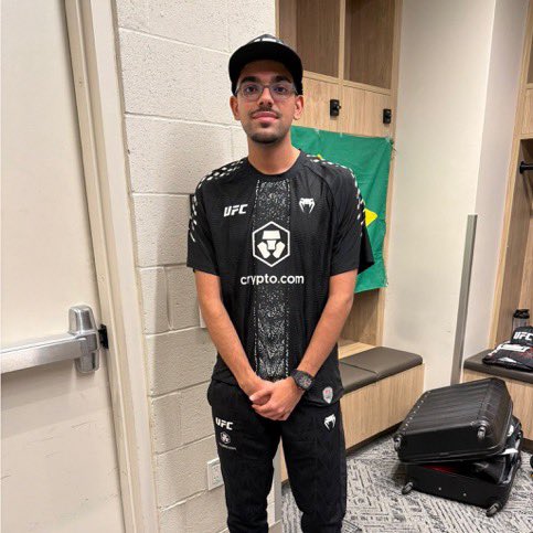 stremupdate's tweet photo. Fans predicts N3ON could win Streamer of the Year after becoming the first-ever streamer to walk out a fighter in the UFC 👀🏆 https://t.co/mEdAffIqNH