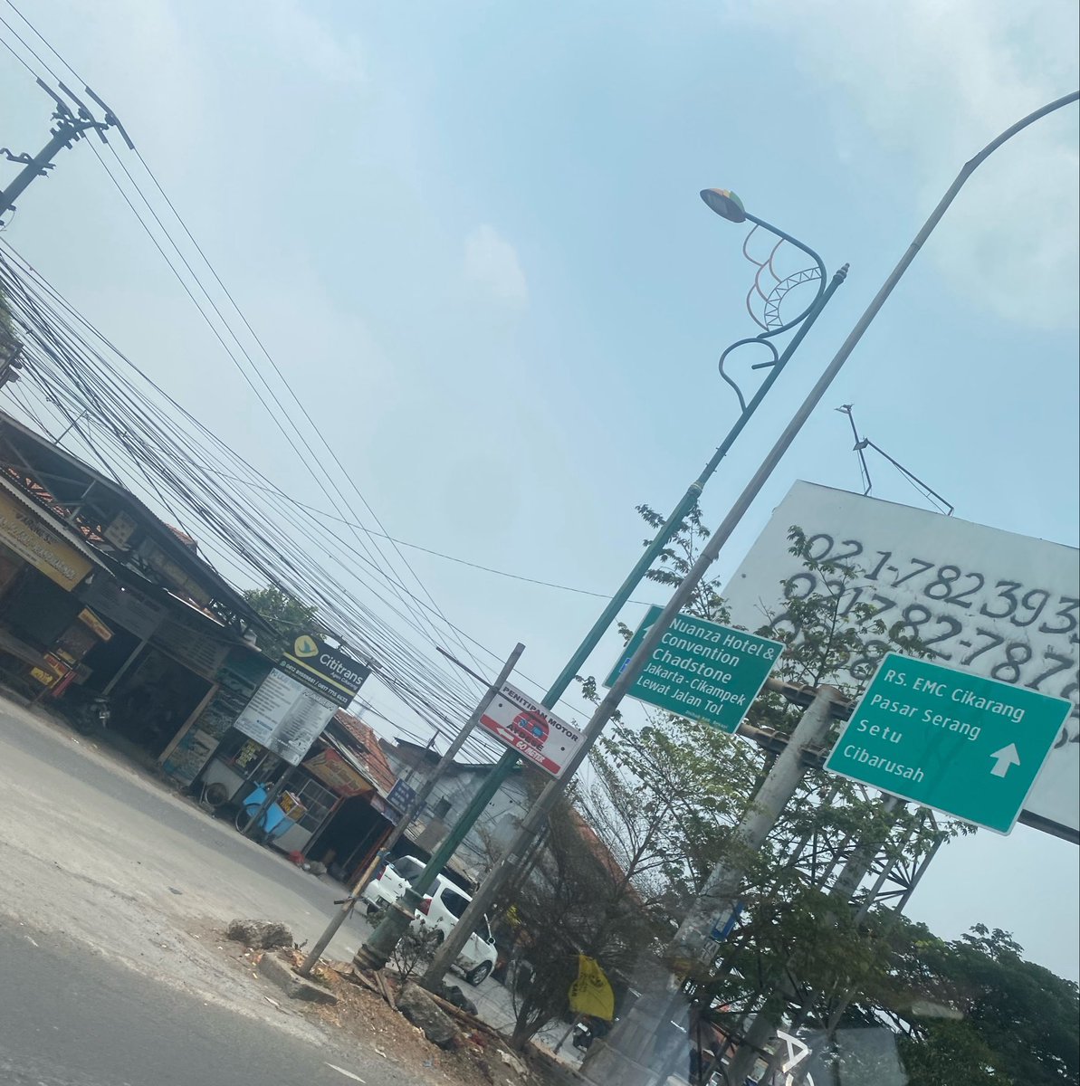 tingal_kan's tweet photo. Hidup emang gtu.
Kadang di atas.
Kadang di bawah.
Kadang di cikarang.
Kadang di cekek.
Kadang di mabokin.
Kadang di ewe.
Kadang di jambak.
Kadang di omongin.
Kadang di tf in.
Kadang di spngin.
Kadang-kadang emang gitu.😭🤧🗿 https://t.co/4ZweySqxgK