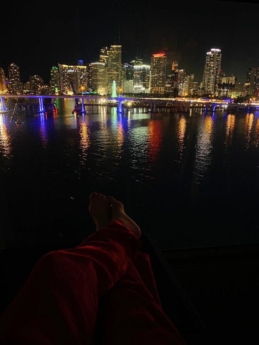 Lull_ss's tweet photo. As the evening lights begin to glow and you drift off to sleep by the water, the city’s relaxed and leisurely vibe is perfectly captured https://t.co/W7ndR8grIR