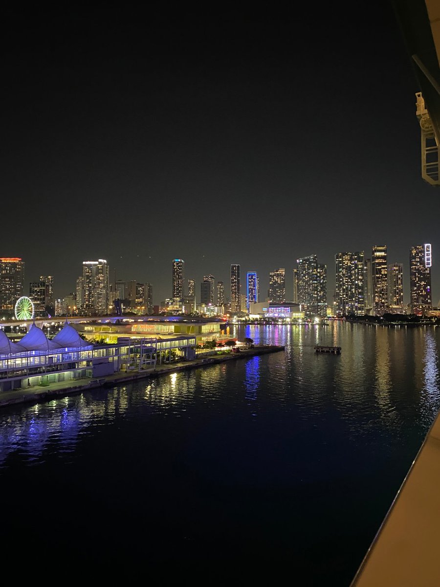 Lull_ss's tweet photo. As the evening lights begin to glow and you drift off to sleep by the water, the city’s relaxed and leisurely vibe is perfectly captured https://t.co/W7ndR8grIR